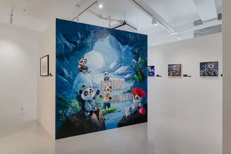 판다 NFT 컬렉션이 가득한 팝아트 갤러리